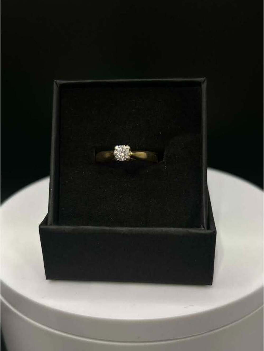 18k Classic Solitaire Diamond ring